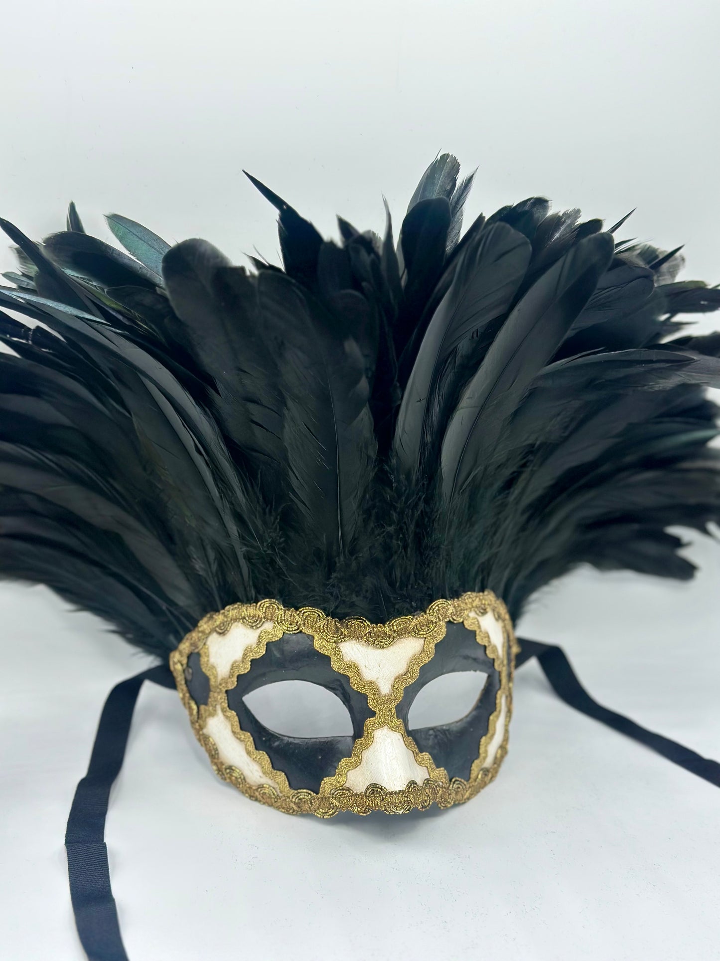 Luxe gala masker met zwarte veren