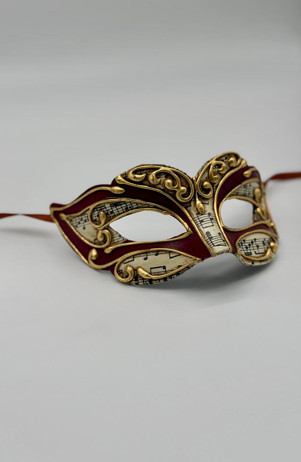 Venezianische Kindermaske – Burgunderrot & Gold mit Noten
