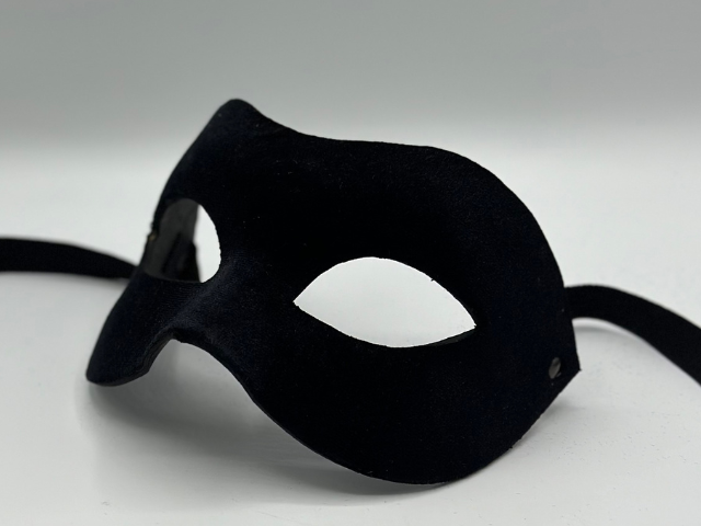 Zwei venezianische Ballmasken - Mann- und Frauenmaske - aus schwarzem Samt. Paarmaske schwarz