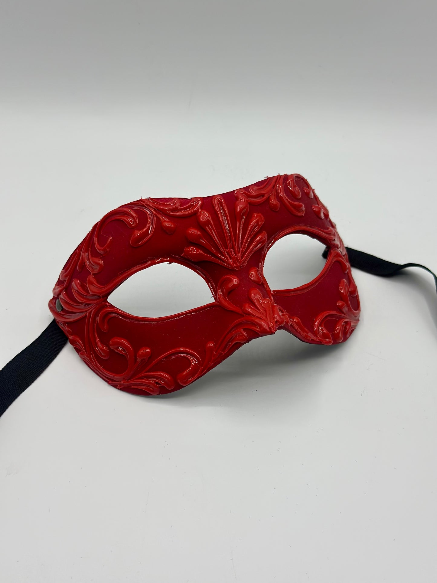 Ensemble de masques vénitiens rouges pour couple – Masques en papier mâché faits main pour bals masqués et événements