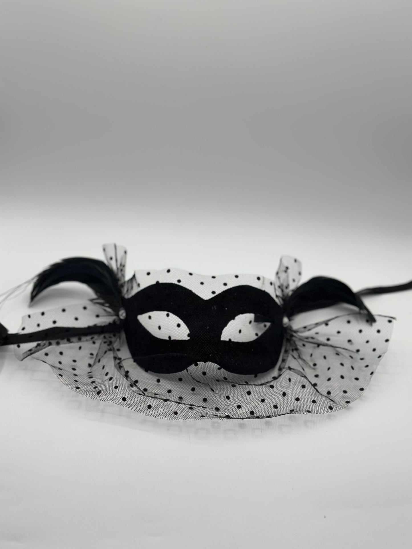Masque de bal noir voilé