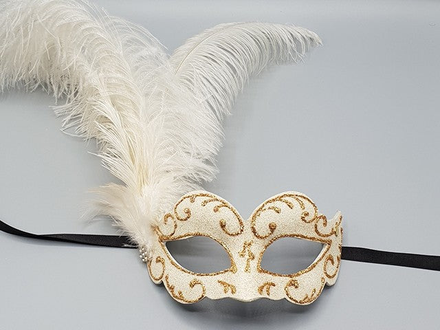 Masque de bal à plumet blanches