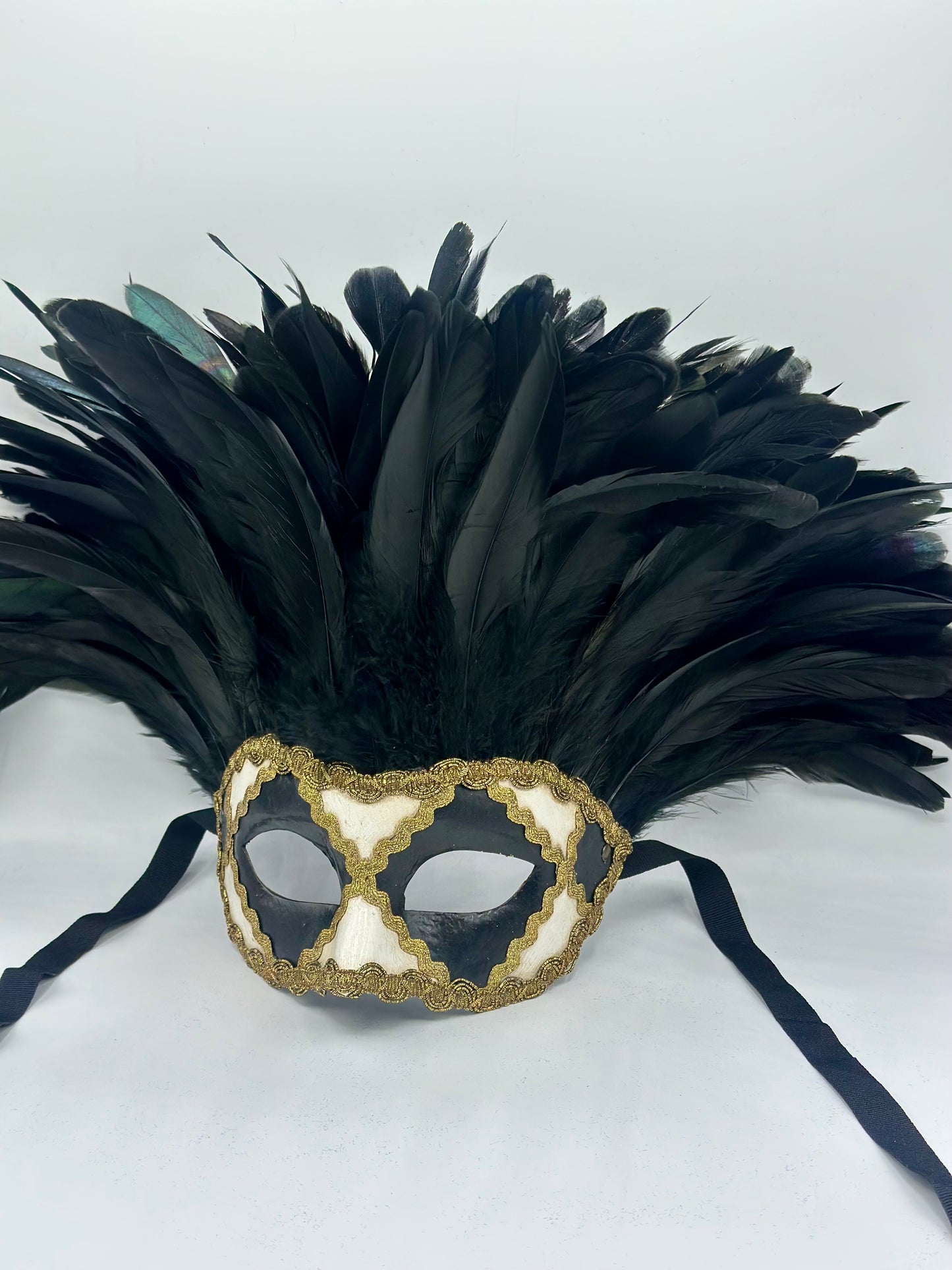 Luxe gala masker met zwarte veren