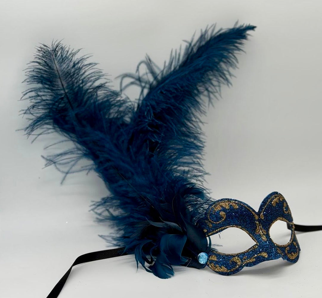 Gala masker met blauwe verenpluim