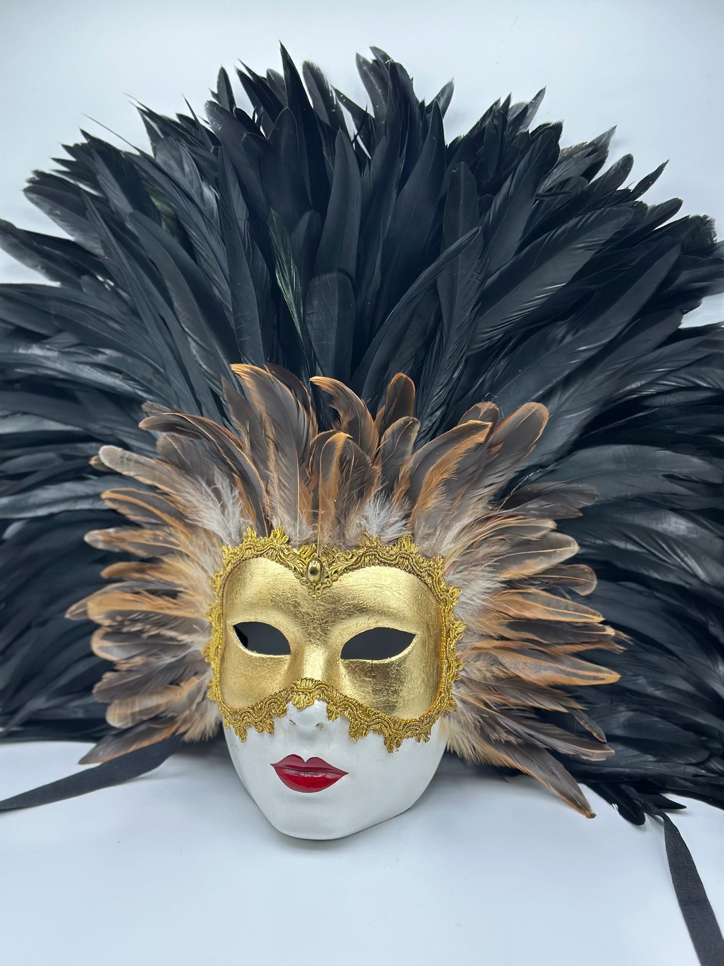 Máscara Ojos Bien Cerrados con plumas