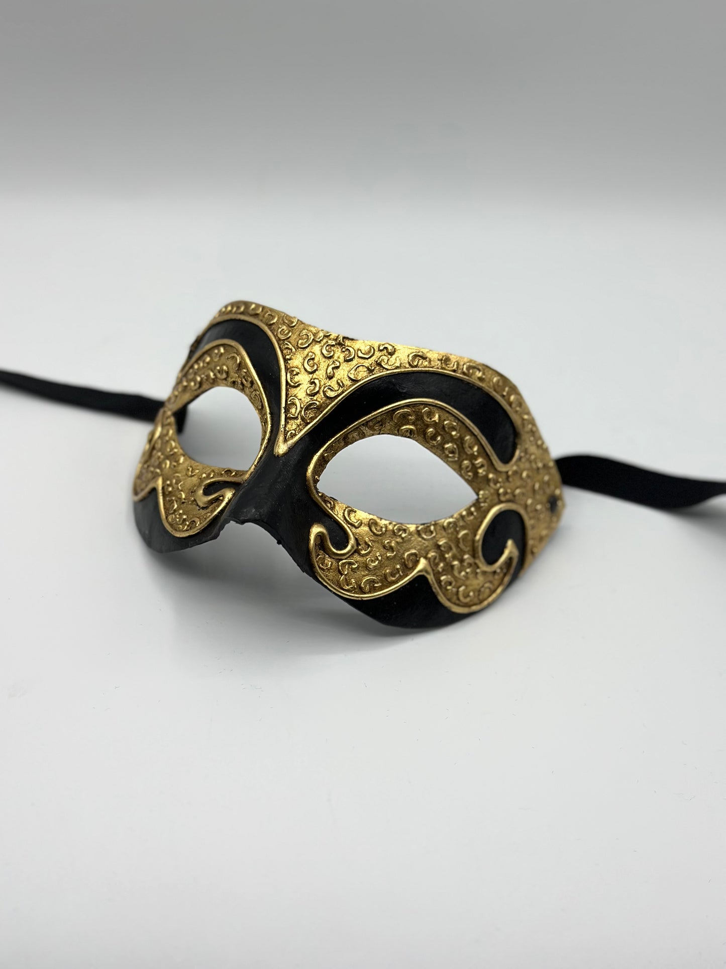 Venetiaans Masker – Zwart met Gouden Details