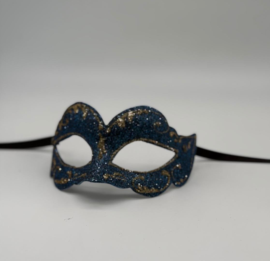 Máscara veneciana azul con brillo – Detalles dorados