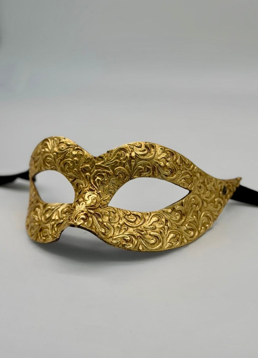 Luxury colombina mask in gold