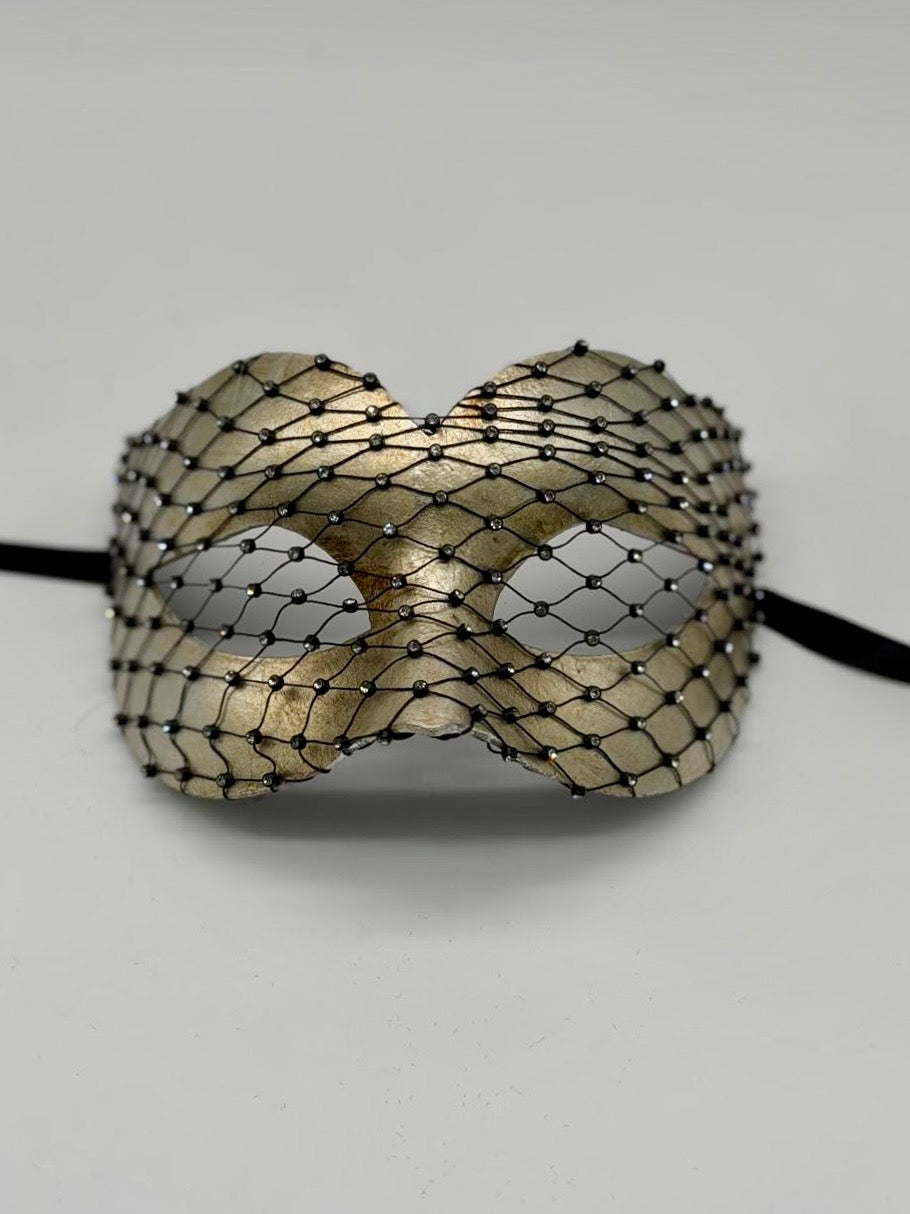 Silberne venezianische Maskenballmaske mit Kristallnetz-Overlay „Emily“