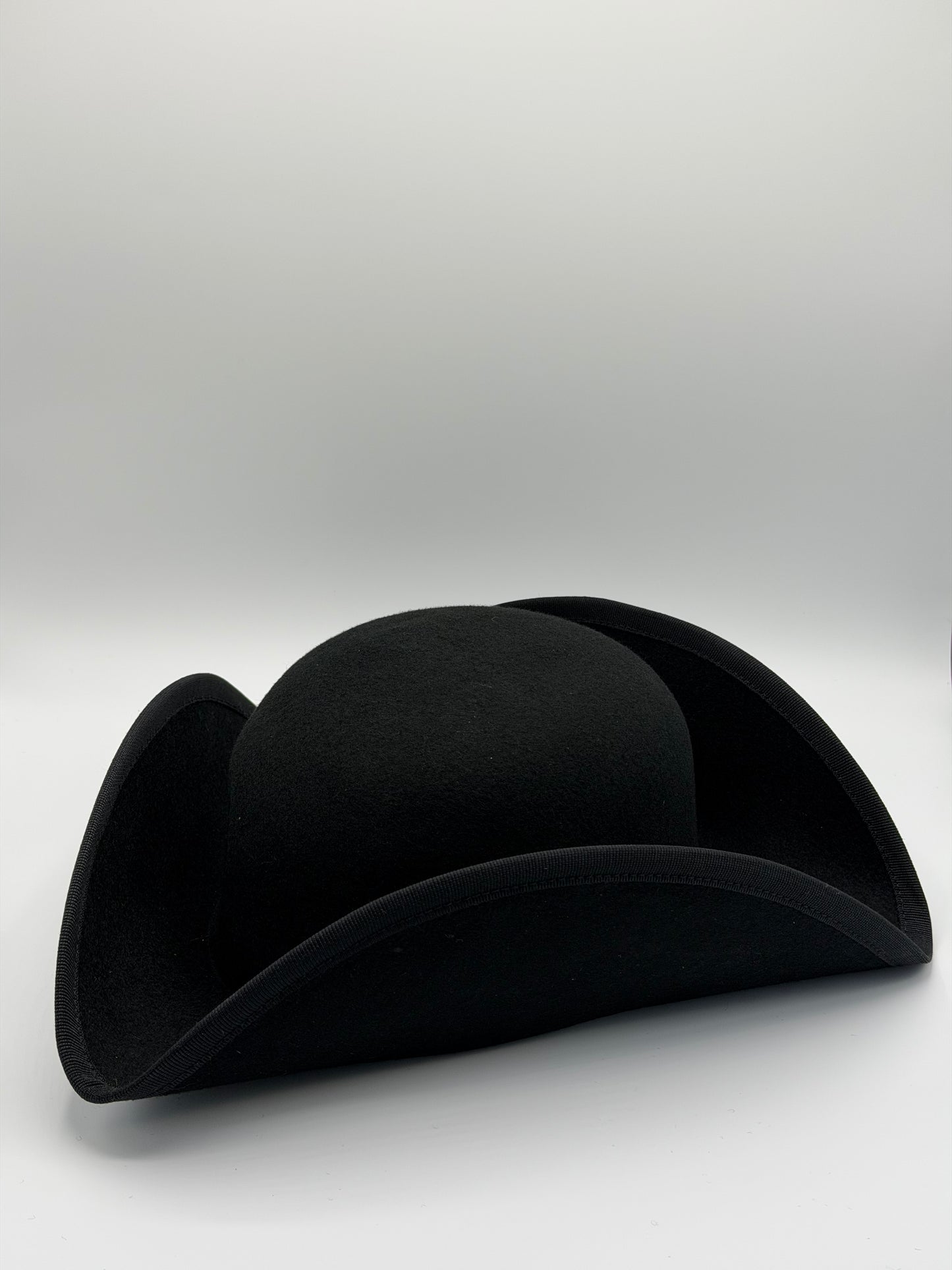 Driesteek Hoed – Tricorn Piratenhoed van Lana Wol