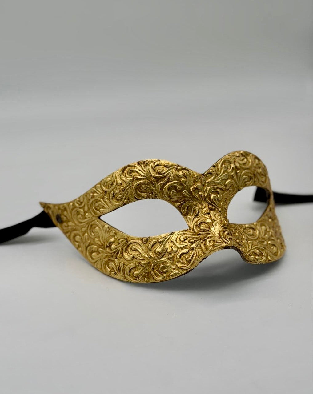 Luxury colombina mask in gold