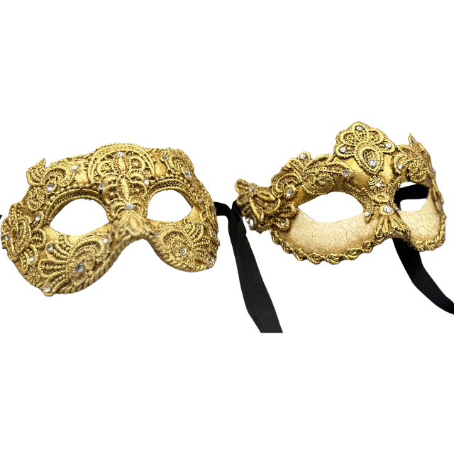 Dos lujosas máscaras de baile veneciano - hombre y mujer - en encaje dorado. Conjunto de máscaras de mascarada para parejas.