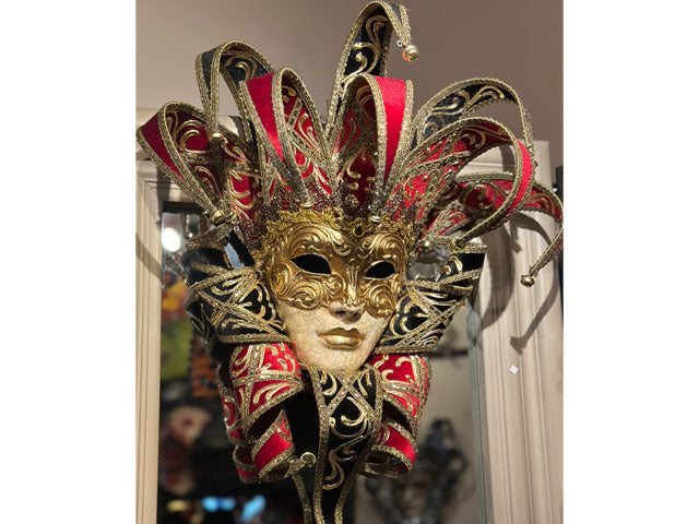 Masque de bouffon en velours rouge et noir