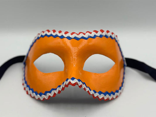Máscara veneciana original en naranja con adornos de bandera holandesa