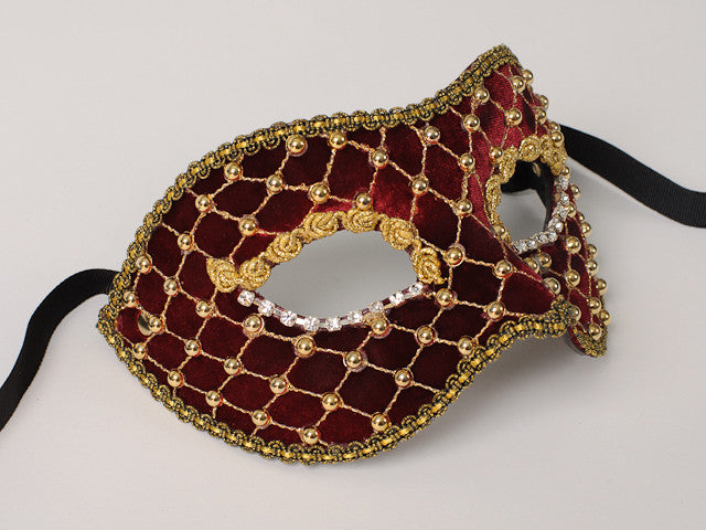 Masque de gala en velours rouge